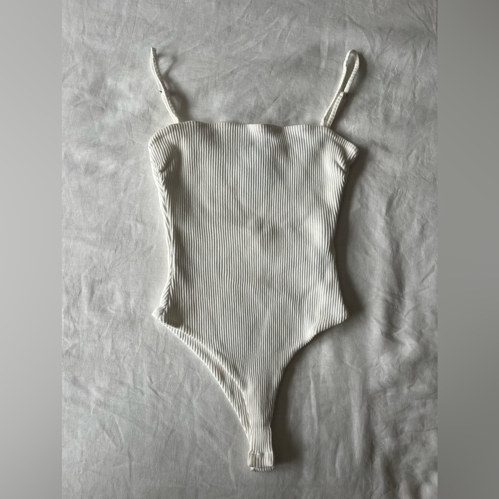 SNDYS | White Ribbed Bodysuit